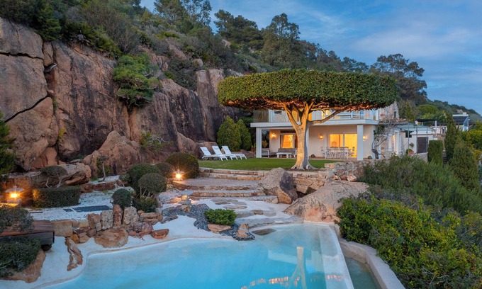 Bolonia House | "Elegance and Comfort at the Stone House - Finca Love Garden"