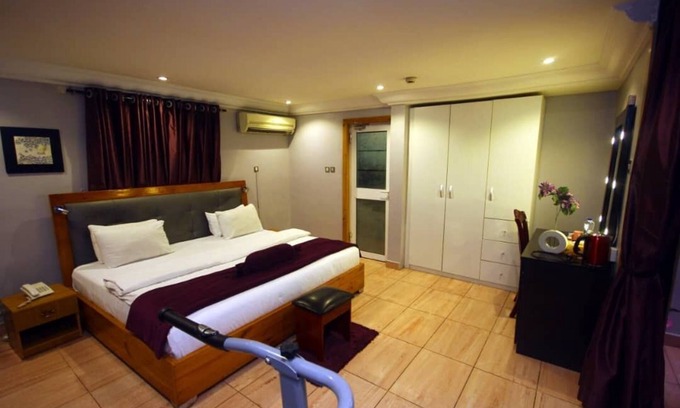 Somolu Hotel | Elegance suites