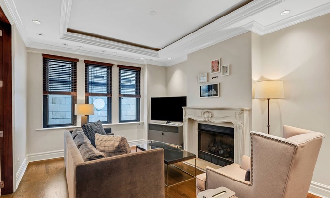 Gold Coast Apartment | Elegant 1 Bed Suite at Walton Residence in Gold Coast Chicago