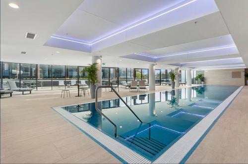 Phillip Apartment | Elegant 2BR Stay with Gym, Cinema & Pool in ACT
