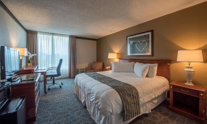 Cheat Lake Hotel | Elegant 2BR Suite w Lake View and Pool