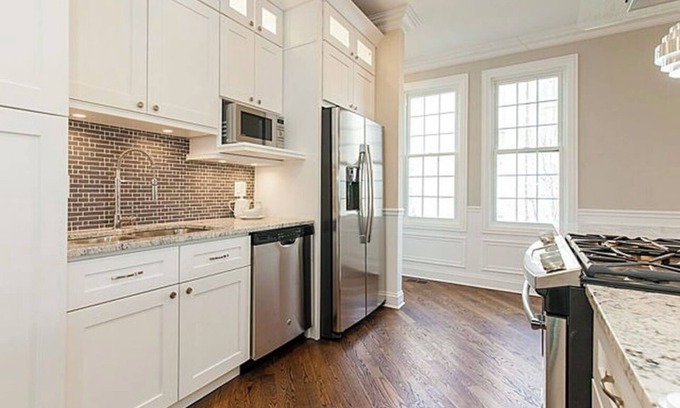 Irving Park House | Elegant 3-Bed, 3-Bath Home in Chicago <25-minutes to O’Hare & Downtown + Parking