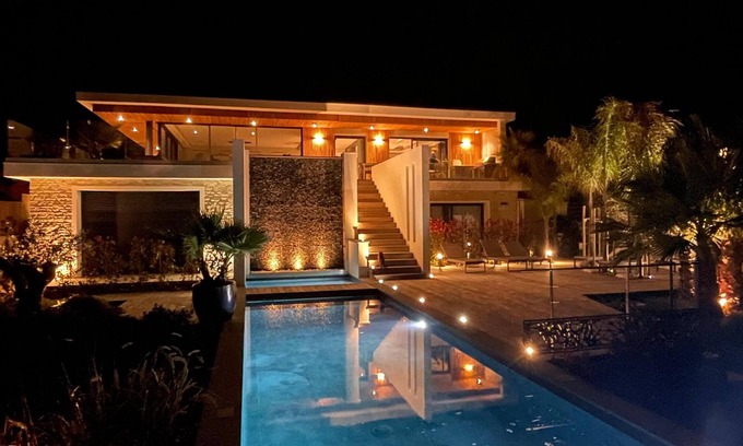 Six-Fours-les-Plages Villa | Elegant 360m² Seaside Villa – Ultimate Relaxation