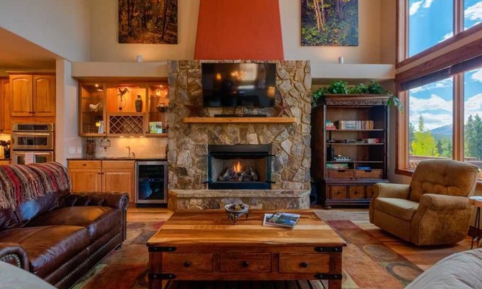 Woodmoor House | Elegant 4 Bedroom - Firelight Luxury