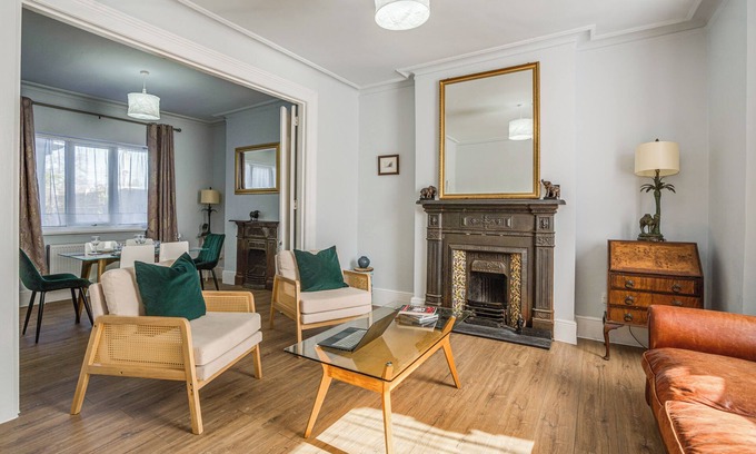 Newham House | Elegant 4BR Victorian Gem in East London – Your Perfect City Retreat!