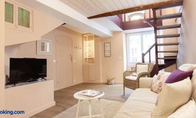 Antibes Old Town Apartment | Elegant and spacious apartment in Old Antibes