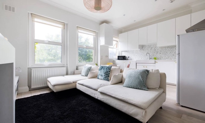 Addison Apartment | Elegant apartment in Kensington Olympia (available for LONGER LETS)