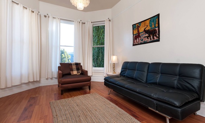 Ralph Bunche Apartment | ELEGANT APARTMENT IN VICTORIAN