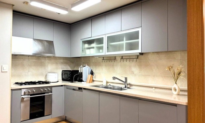 Yeoksam Apartment | Elegant APT 3Bdr 2Bath Gangnam Stn 2Min