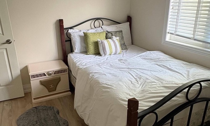 Brampton House | Elegant bedroom in brampton