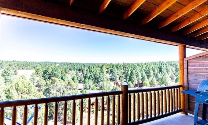 Show Low Apartment | Elegant Cottage with Wonderful Views near FH Lake