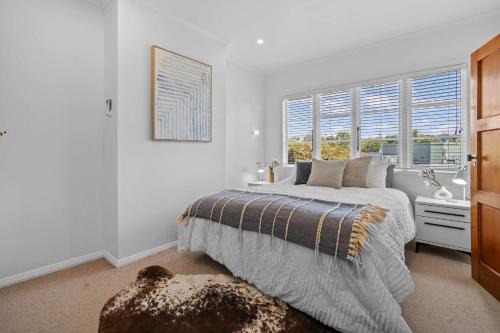 Hamilton East House | Elegant Hamilton East Home Near Gardens and Cafes