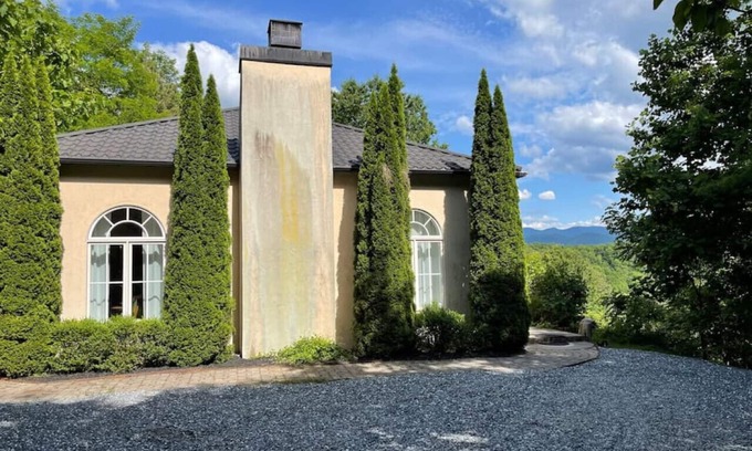 Bryson City Villa | Elegant Italian Villa Smoky Mt