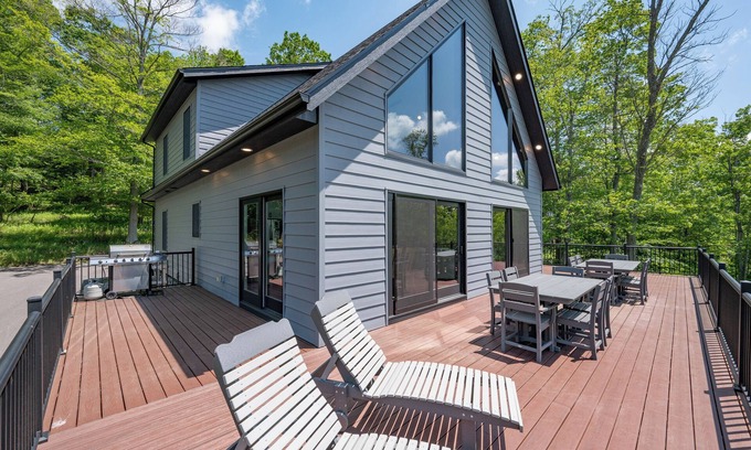 Swanton House | Elegant Lake Access Cabin w/Game Room