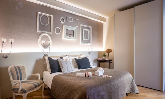 Isolotto Apartment | Elegant Location in Florence - 2 FREE PARKING!