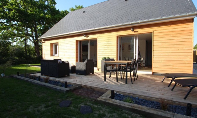 Glatigny Cottage | Elegant Modern Cottage with Enclosed Garden and Parking