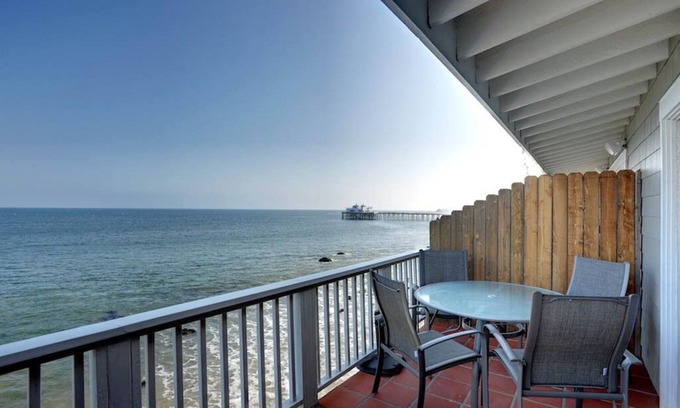 Eastern Malibu Apartment | Elegant Oceanfront Penthouse on Dry Sandy Carbon Beach - Orca
