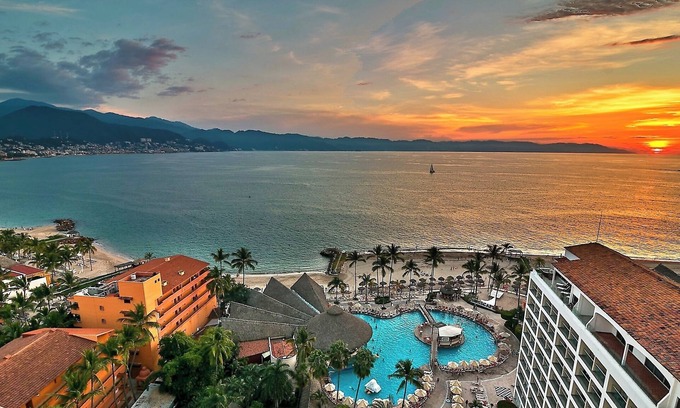 South Hotel Zone Condo | Elegant Oceanside Home, Panoramic Sea and City Views and Incredible Amenities