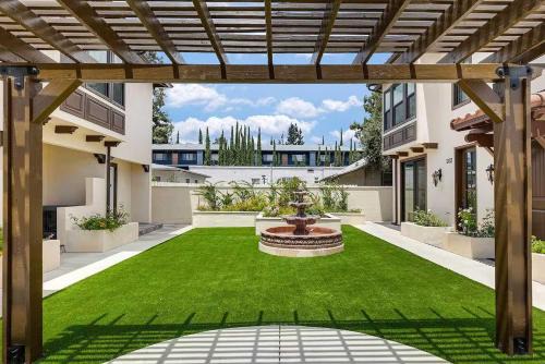 Mid Central House | Elegant Pasadena Homew Patio Parking Near Old Town