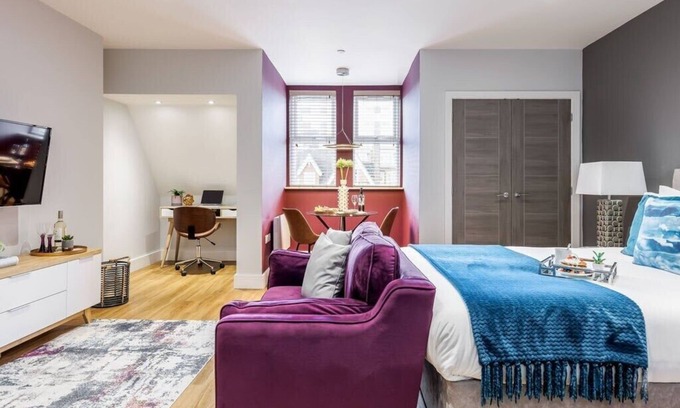 West Cliff Apartment | Elegant Seaside Studio Apt w/Free Gym & Parking