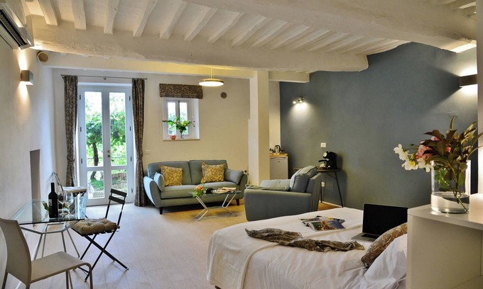 Citta della Pieve Apartment | Elegant self-catering studio with a private garden in a charming historic town