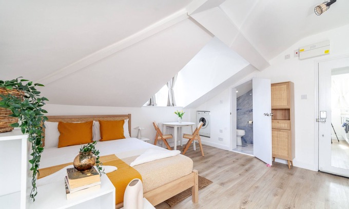 Brownswood Apartment | Elegant studio flat in Finsbury Park w/parking