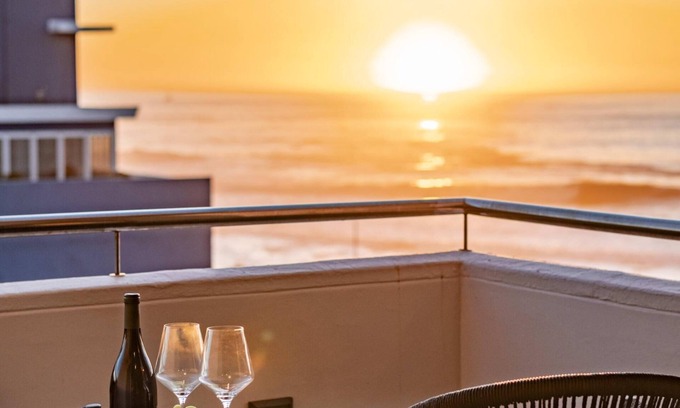 Mouille Point Apartment | Elegant Studio Living in Mouille Point