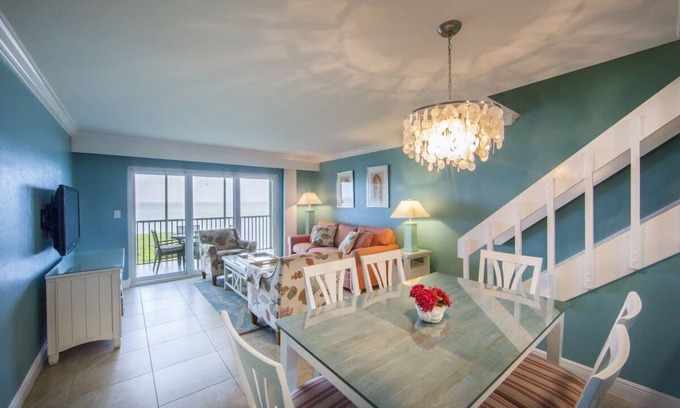 Captiva Apartment | Elegant Three Bedroom Bayside Villa with Direct Access to Gorgeous Beaches
