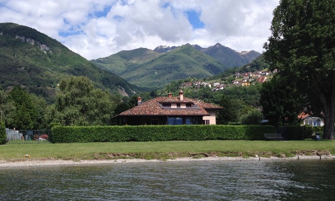 Domaso Apartment | Elegant three bedrooms apartment with garden, beach and pool use, wifi