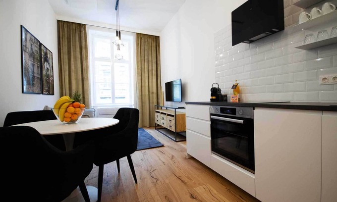 Weißgerber Apartment | Elegant Vienna apartment - historic building, modern comfort