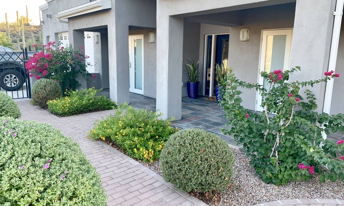 Tucson House | Elegant West Side Mountain Retreat