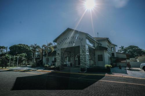 St. Lucia Hotel | Elephant Lake Hotel