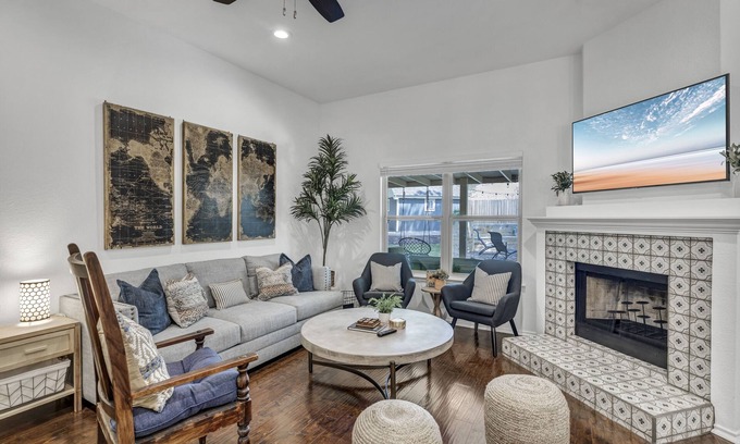Pflugerville House | Elevated comfort/4-BR Home w/Relaxing Backyard!