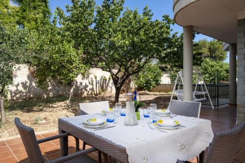 Municipio 5 Villa | Elisa's - Villa with garden by the sea