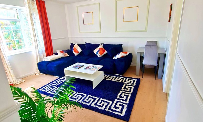 The Wrythe Apartment | Elisha's City ApartmentnHome to relax for families, couple or friends or alone,