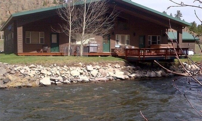 South Fork House | ELK RIVER HOUSE, Sleeps 15, Hot Tub, Garage, Pool Table, Wi-Fi, Sat TV
