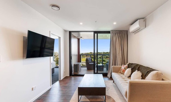 Greenlane - Ellerslie Apartment | Ellerslie Escape: 2BR + Balcony by Zodiak Stays