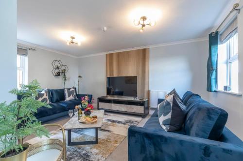Cheltenham Apartment | Elliot Oliver - Comfortable Five Bedroom Town Centre House With Garden & Garage