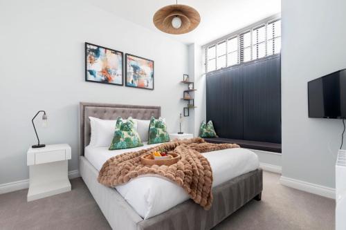 Cheltenham Apartment | Elliot Oliver - Stylish 2 Bedroom Town Centre Apartment