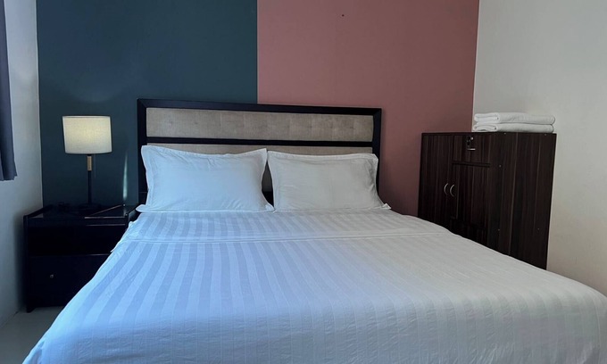Ermita Apartment | Embassy Waves Retreat