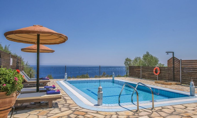 Varvara Villa | Emerald Classic Villa