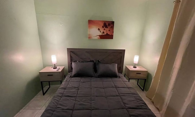 Constant Spring Apartment | Enchanting apartment with AC in Kingston, Hot water