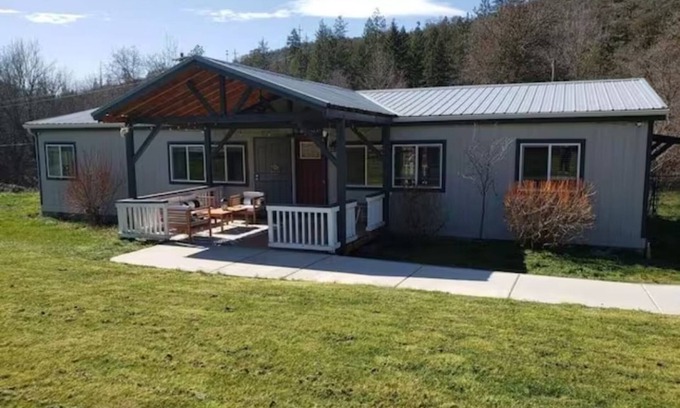 Ruch House | Enchanting Getaway Farmhouse and Tiny House Duo