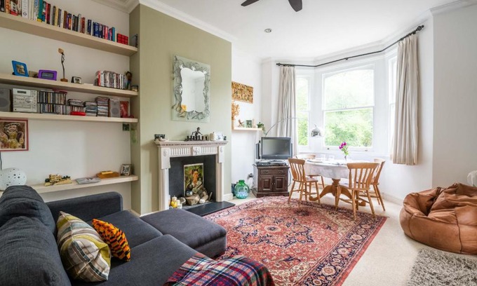 Holloway Apartment | Enchanting Home by Holloway Road