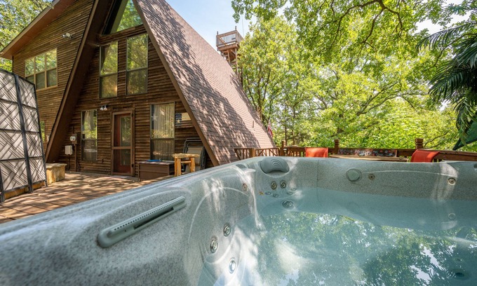 Pottsboro Cabin | Enchanting Lake Texoma Cabin with Hot Tub