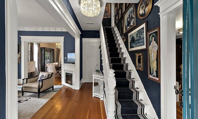 Harrison/Denny-Blaine House | Enchanting & Modern Victorian with Backyard - Pet & Family Friendly!