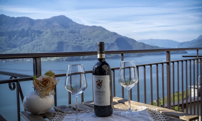 Aurogna Apartment | Enchanting Terrace on Lake Como - Barbecue Area and Free WiFi