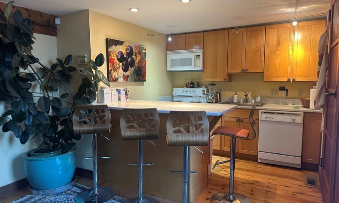 Marin City House | Enchanting Waterfront Chalet in Sausalito, CA