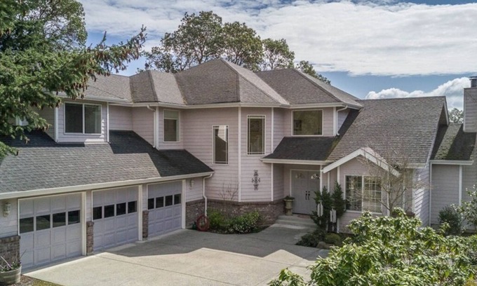 Vashon Island House | Enchantment on Vashon Island - House with a view!