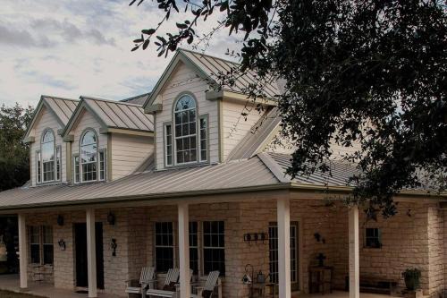 Austin Villa | Encino Viejo (Old Oak)-Ranch Style Home on 5 Acres